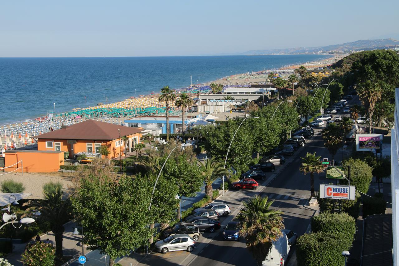 Hotel Boston Альба-Адриатика Экстерьер фото