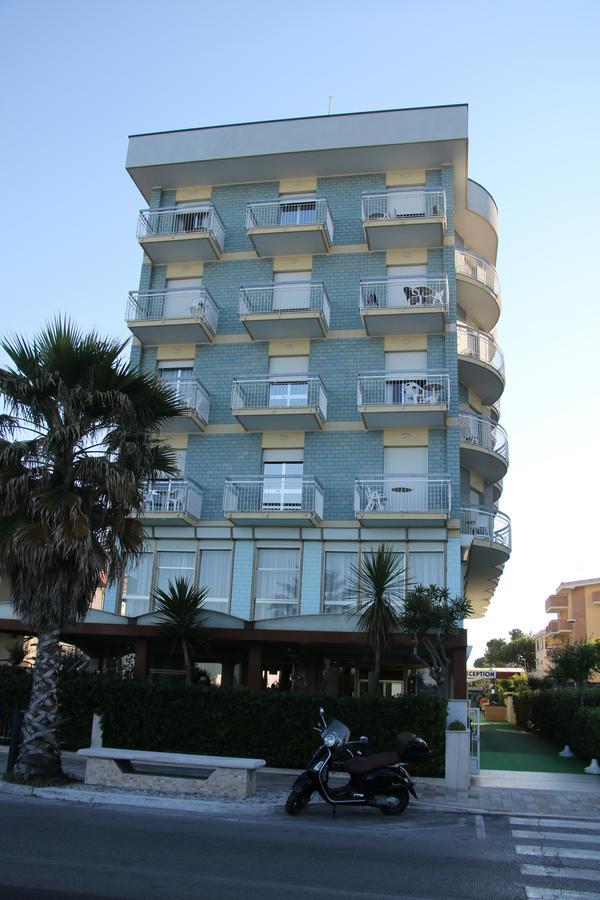 Hotel Boston Альба-Адриатика Экстерьер фото