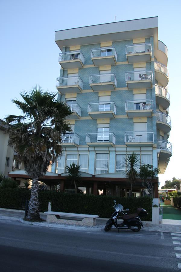 Hotel Boston Альба-Адриатика Экстерьер фото