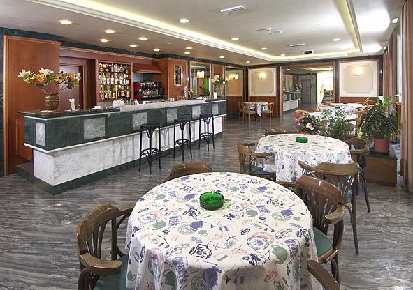 Hotel Boston Альба-Адриатика Экстерьер фото